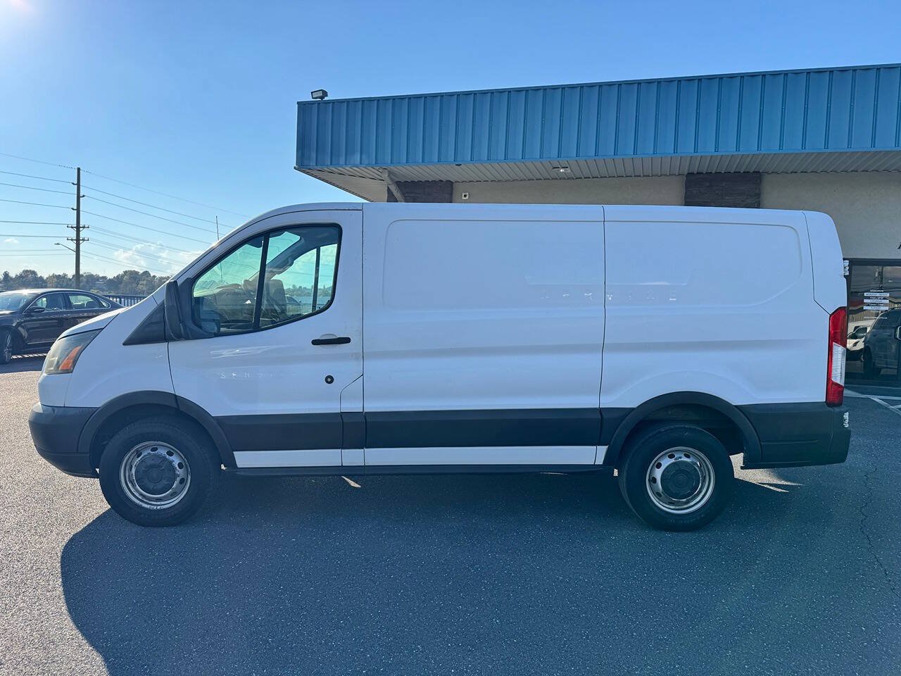 Used 2017 Ford Transit 250 130 Low Roof RWD image 2