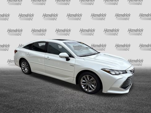 Used 2021 Toyota Avalon XLE w/ Moonroof Package FWD image 2