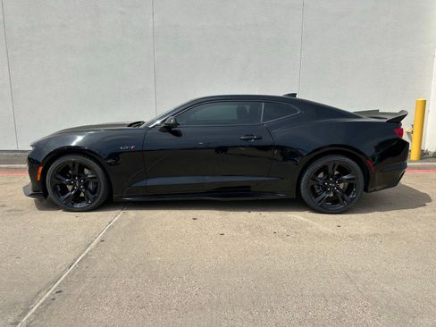 Used 2022 Chevrolet Camaro LT w/ Technology Package image 4