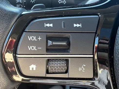 Used 2024 Honda Pilot Touring image 6