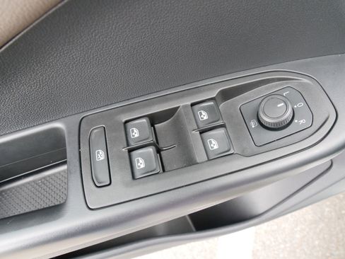 Used 2022 Volkswagen Taos SEL image 18