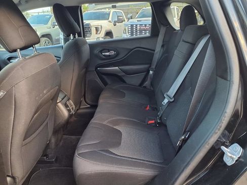 Used 2019 Jeep Cherokee Latitude w/ Popular Appearance Group FWD image 15