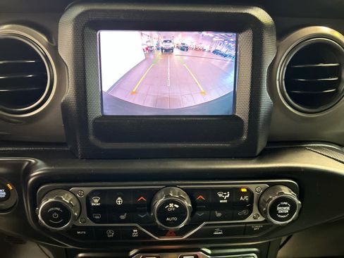 Used 2022 Jeep Wrangler Unlimited Sport AWD/4WD image 5