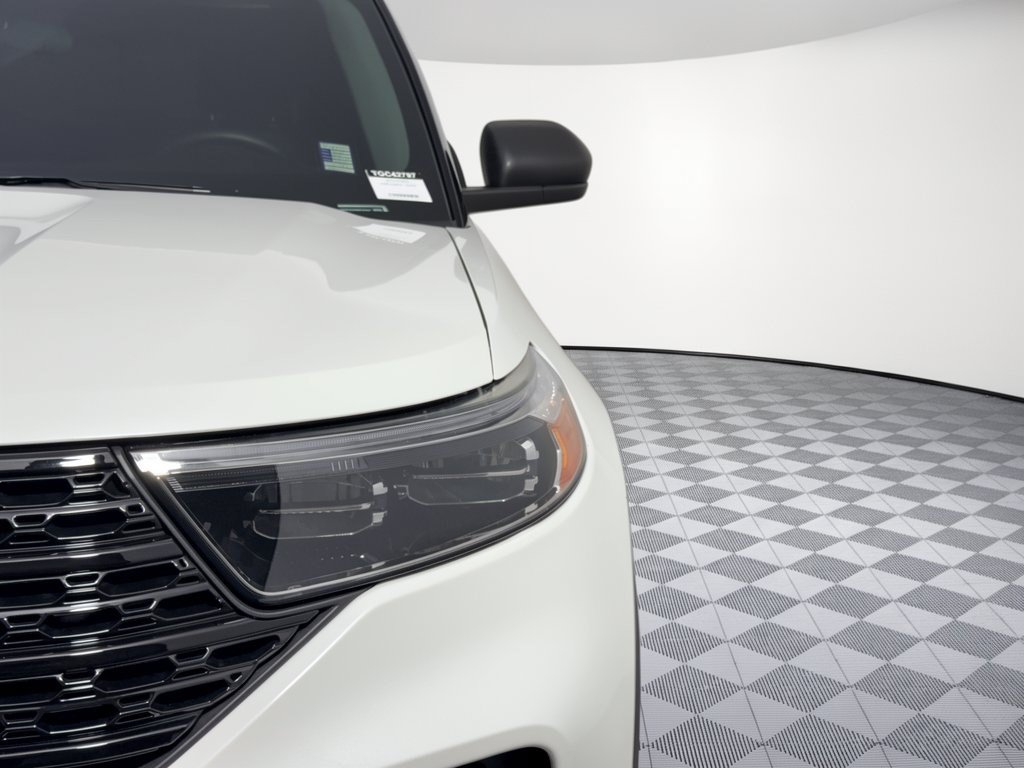 Used 2023 Ford Explorer XLT w/ Equipment Group 202A RWD image 12