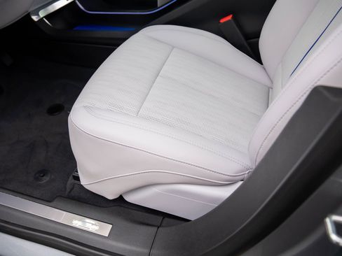 New 2026 Cadillac Lyriq Luxury image 15