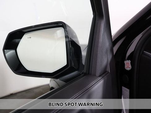 Used 2025 GMC Yukon Denali AWD/4WD image 7