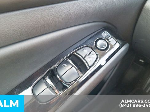 Used 2025 Nissan Altima 2.5 SR FWD image 35
