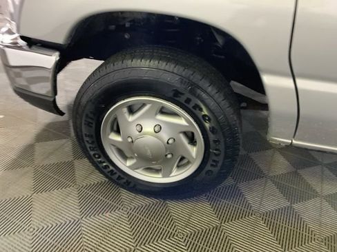 Used 2010 Ford E-350 and Econoline 350 XLT RWD image 38