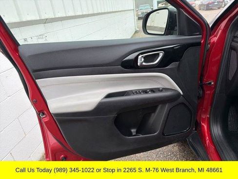 Used 2025 Jeep Compass Limited AWD/4WD image 28