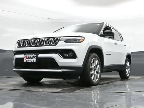 Used 2025 Jeep Compass Limited AWD/4WD image 44