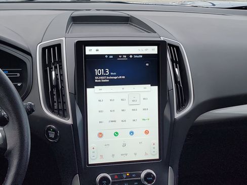 Used 2024 Ford Edge SEL w/ Convenience Package image 16