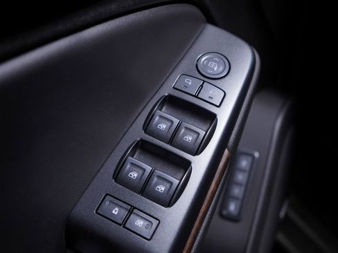 Used 2018 Chevrolet Tahoe LT image 17