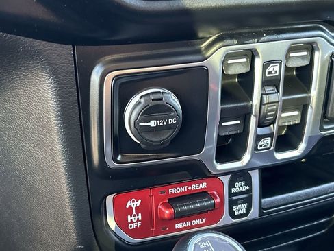 Used 2023 Jeep Gladiator Rubicon w/ Trailer Tow Package AWD/4WD image 25