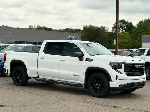 Used 2023 GMC Sierra 1500 Elevation w/ LPO, Elevation Black Package AWD/4WD image 26