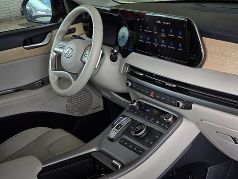 Used 2023 Hyundai Palisade Limited FWD image 17