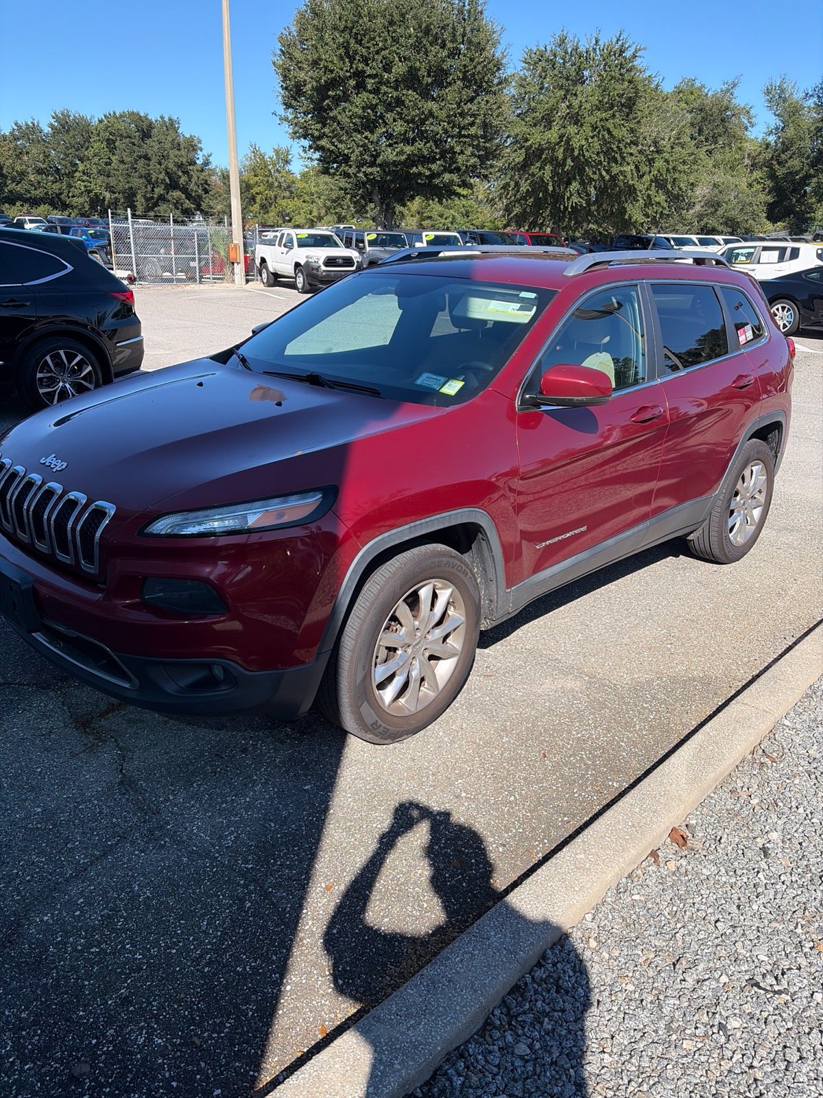 Used 2015 Jeep Cherokee Limited w/ Luxury Group AWD/4WD image 1