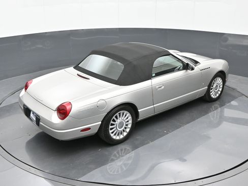 Used 2004 Ford Thunderbird image 27
