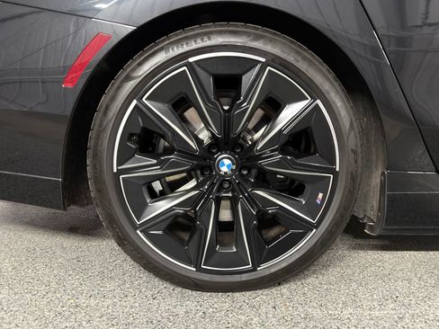 Used 2023 BMW i7 xDrive60 AWD/4WD image 8