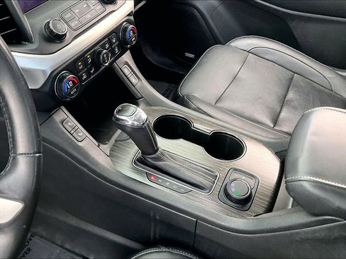 Used 2019 GMC Acadia SLT FWD image 17