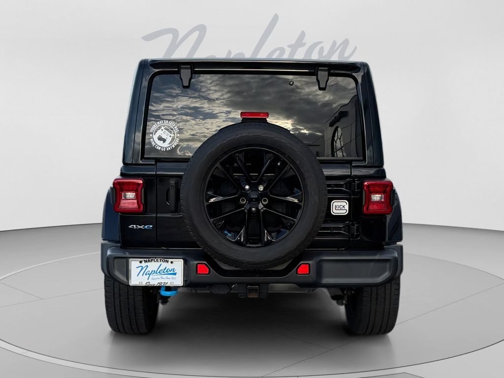 Used 2022 Jeep Wrangler Unlimited Sahara w/ Cold Weather Group AWD/4WD image 4