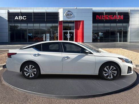 Used 2025 Nissan Altima 2.5 S image 4