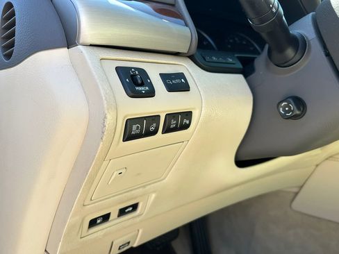 Used 2013 Lexus LS 460 w/ Comfort Pkg RWD image 24