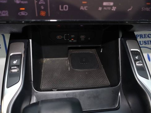 Used 2024 Kia Sorento S AWD/4WD image 12