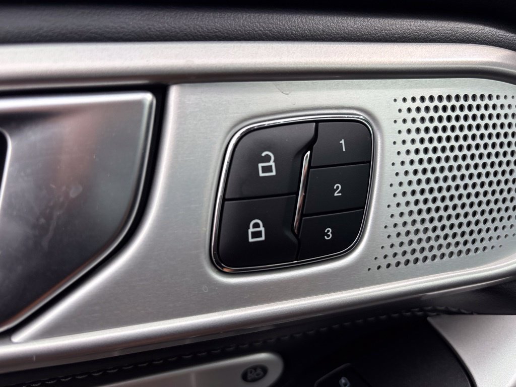Used 2024 Ford Explorer Limited w/ Limited Technology Package AWD/4WD image 18