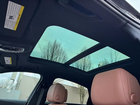 Used 2022 Audi e-tron Premium Plus image 47