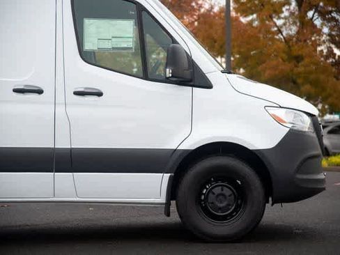 Used 2025 Mercedes-Benz Sprinter 2500 image 9