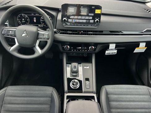 New 2025 Mitsubishi Outlander SE image 14