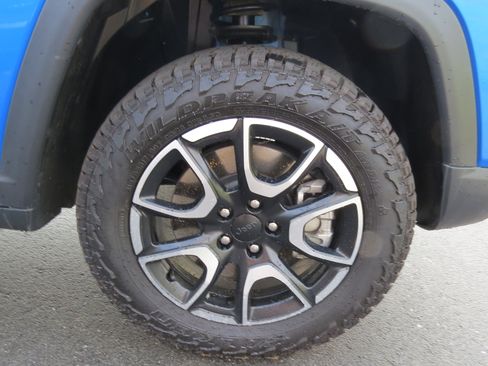 Used 2024 Jeep Compass Trailhawk image 10