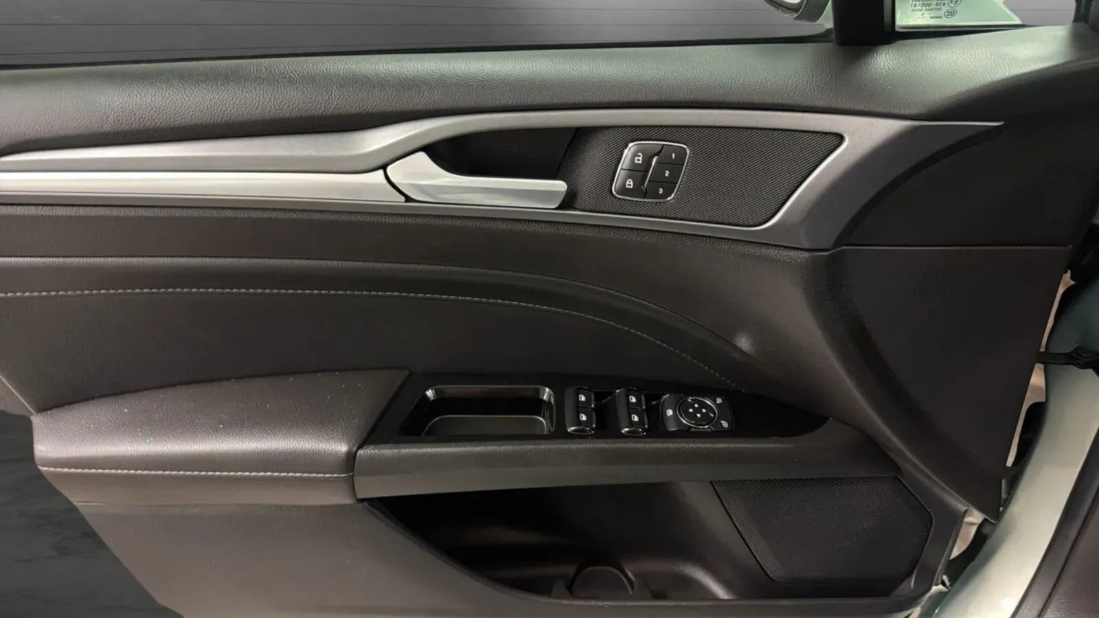 Used 2013 Ford Fusion Energi Titanium FWD image 18