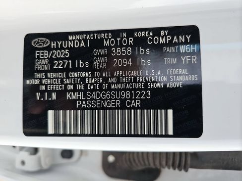 Used 2025 Hyundai Elantra SEL FWD image 26