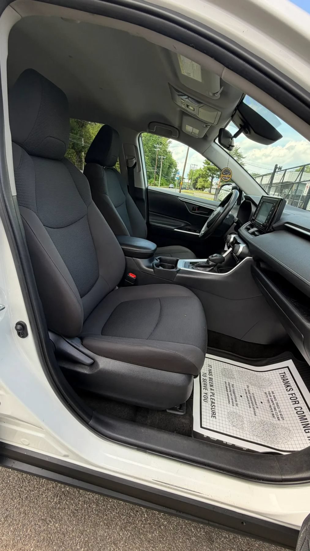 Used 2021 Toyota RAV4 LE AWD/4WD image 15