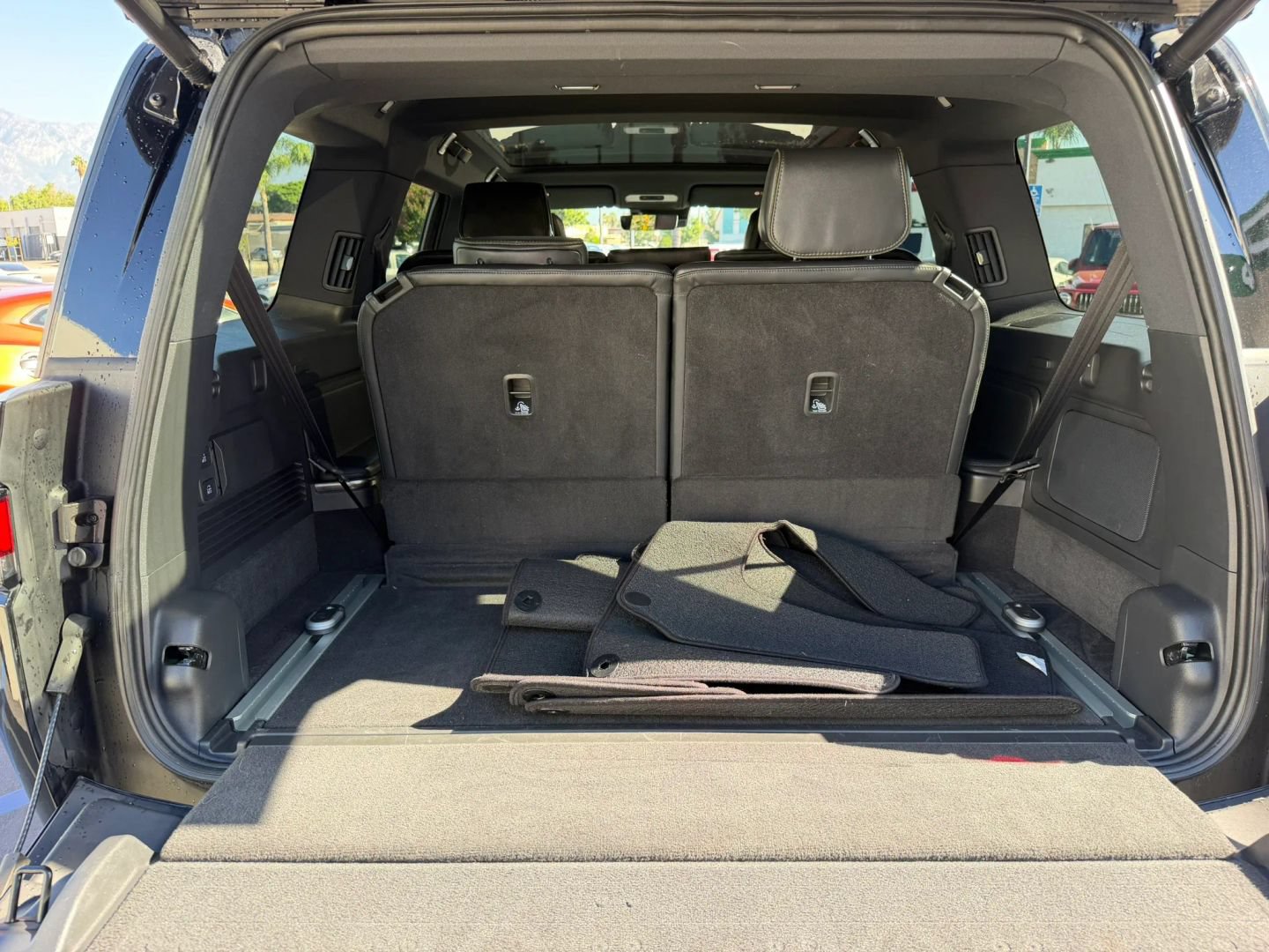 Used 2025 Rivian R1S Adventure Dual AWD/4WD image 35