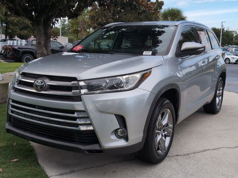 Used 2019 Toyota Highlander Limited Platinum FWD image 5