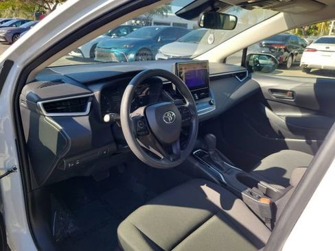 Used 2025 Toyota Corolla LE w/ LE Premium Package image 9