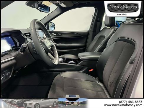 Used 2023 Jeep Grand Cherokee Altitude AWD/4WD image 16