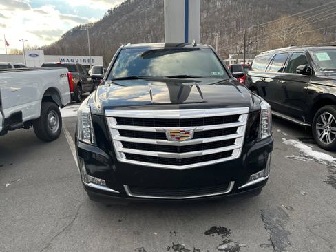 Used 2020 Cadillac Escalade ESV Luxury image 2