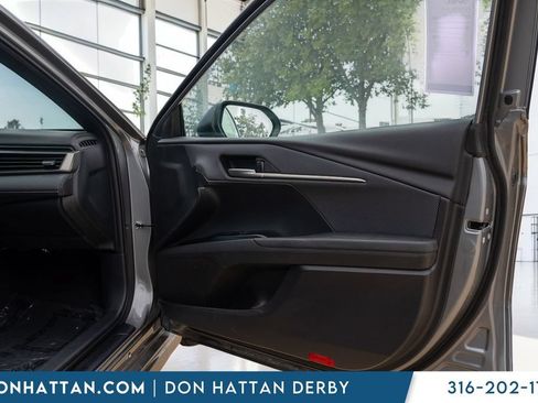 Used 2025 Toyota Camry SE FWD image 21