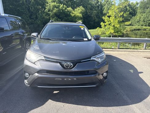 Used 2018 Toyota RAV4 Limited FWD image 2