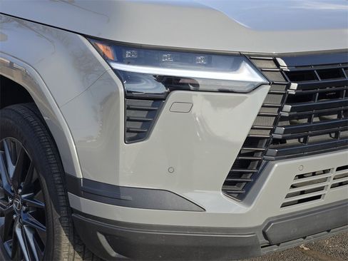 Used 2024 Lexus GX 550 w/ Cold Area Package image 9