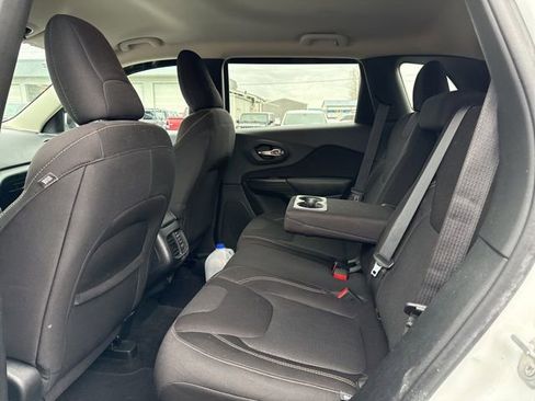 Used 2015 Jeep Cherokee Latitude image 12