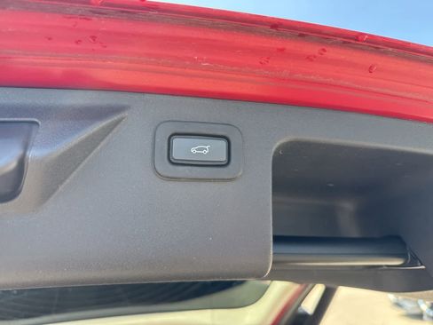 Used 2020 Land Rover Discovery Sport SE image 24