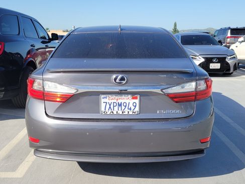 Used 2017 Lexus ES 300h image 3