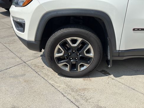 Used 2018 Jeep Compass Trailhawk w/ Cold Weather Group AWD/4WD image 19