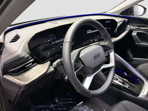 Certified 2025 Audi Q5 Premium w/ Convenience Package AWD/4WD image 9