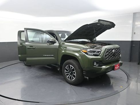 Used 2022 Toyota Tacoma TRD Sport w/ Technology Package AWD/4WD image 39