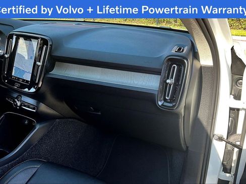 Certified 2025 Volvo XC40 B5 Core image 20